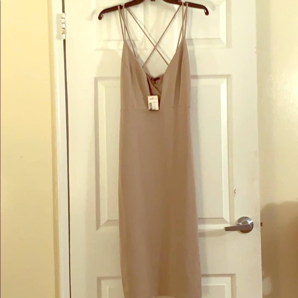 NEW ⭐️ Tan dress
